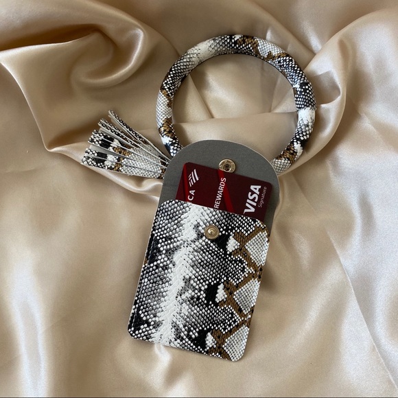 Snake Skin Print Keychain Bracelet - Picture 7 of 10